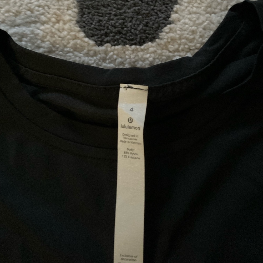 Black Lulu tee